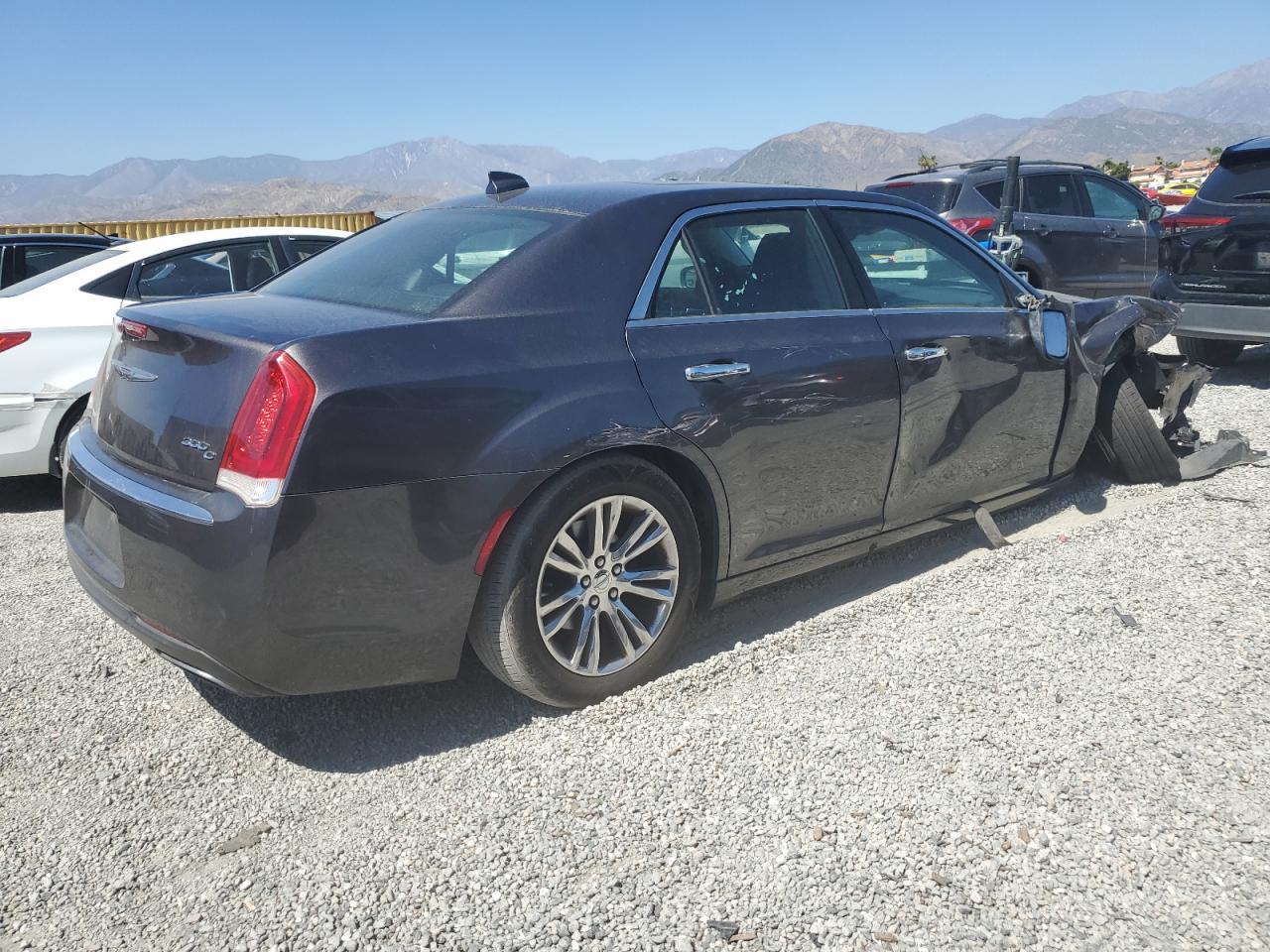 2016 Chrysler 300C - Фото 3