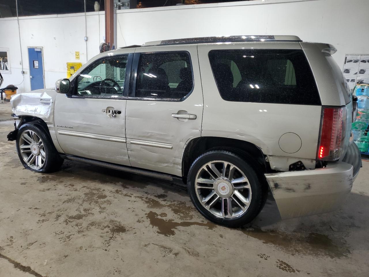 2014 Cadillac Escalade Premium - Фото 2