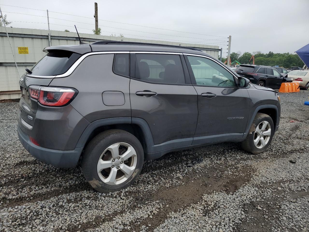 2018 Jeep Compass Latitude - Image 3