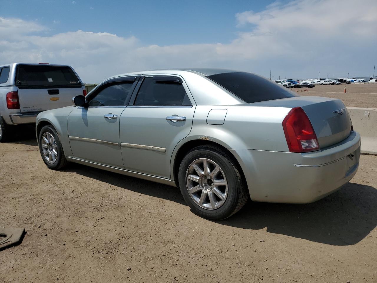 2006 Chrysler 300 Touring - Image 2
