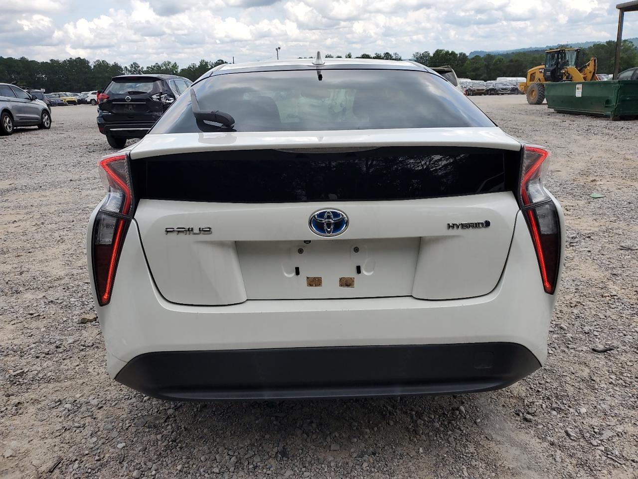2016 Toyota Prius - Image 6