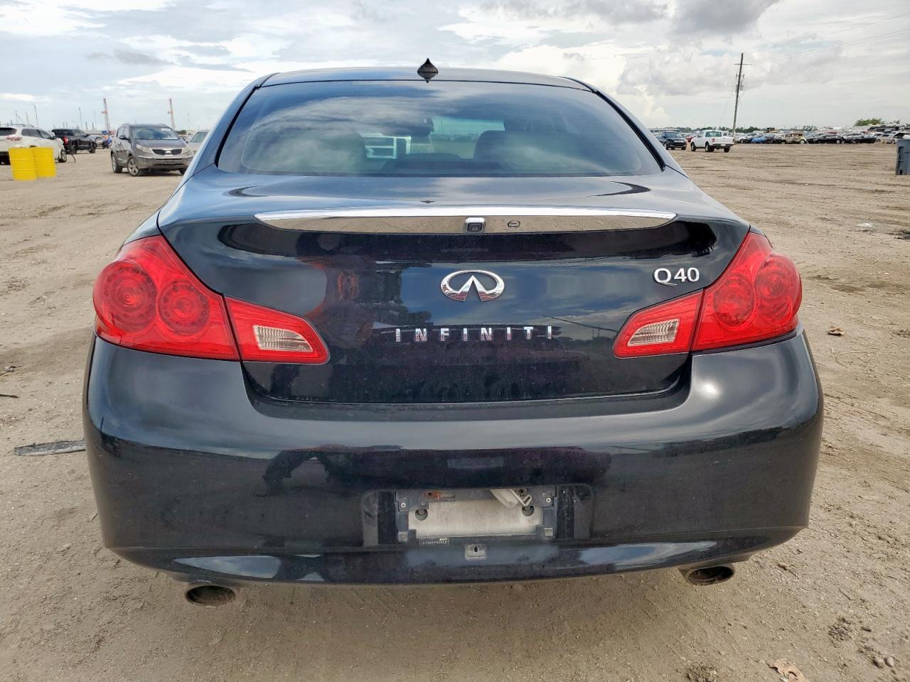 2015 Infiniti Q40 - Image 6