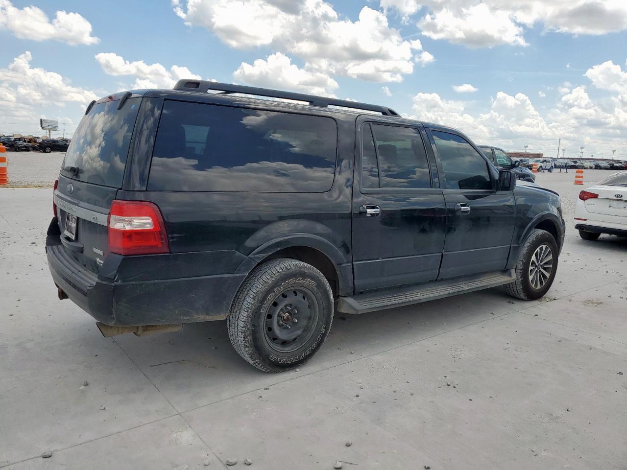 2017 Ford Expedition El Xlt - Image 3