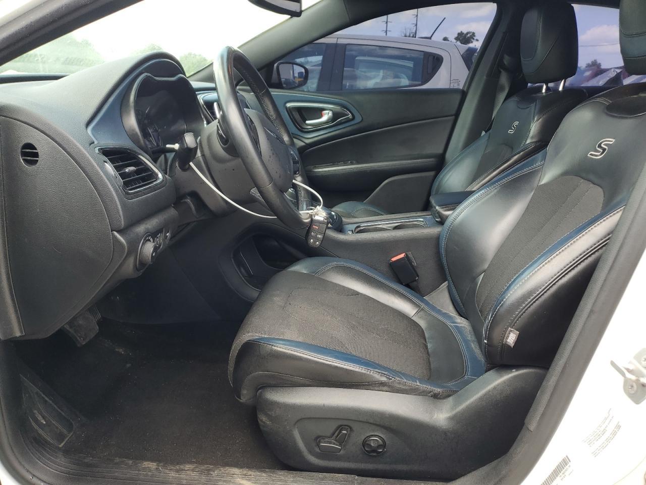2016 Chrysler 200 S - Image 7