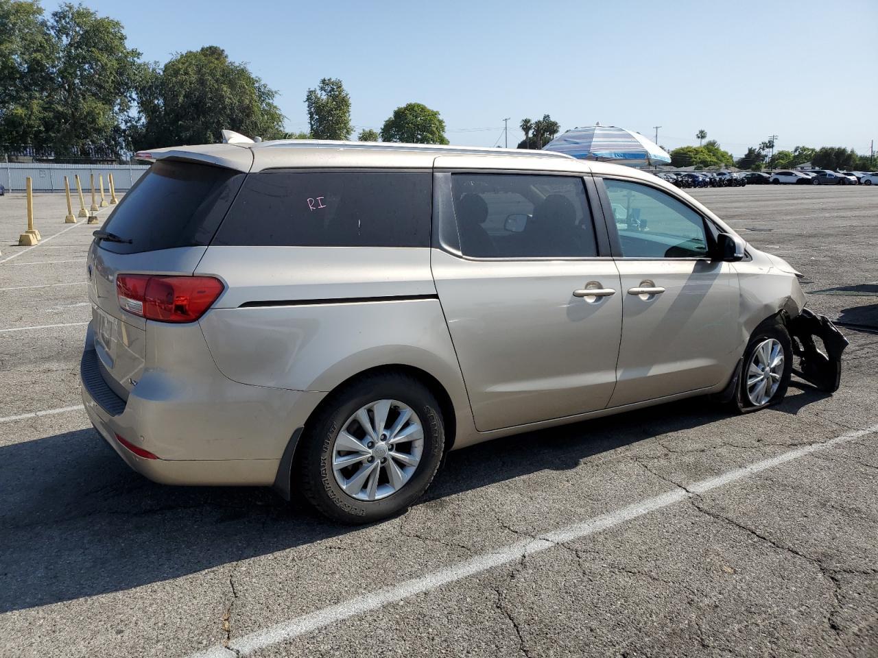 2016 Kia Sedona Lx - Image 3
