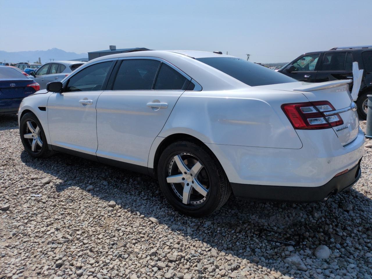 2015 Ford Taurus Sho - Фото 2