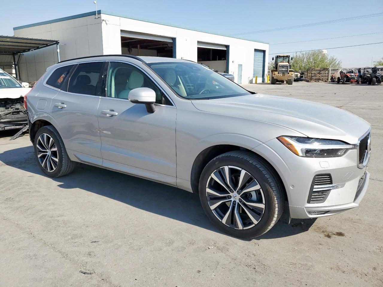 2022 Volvo Xc60 B5 Momentum - Фото 4