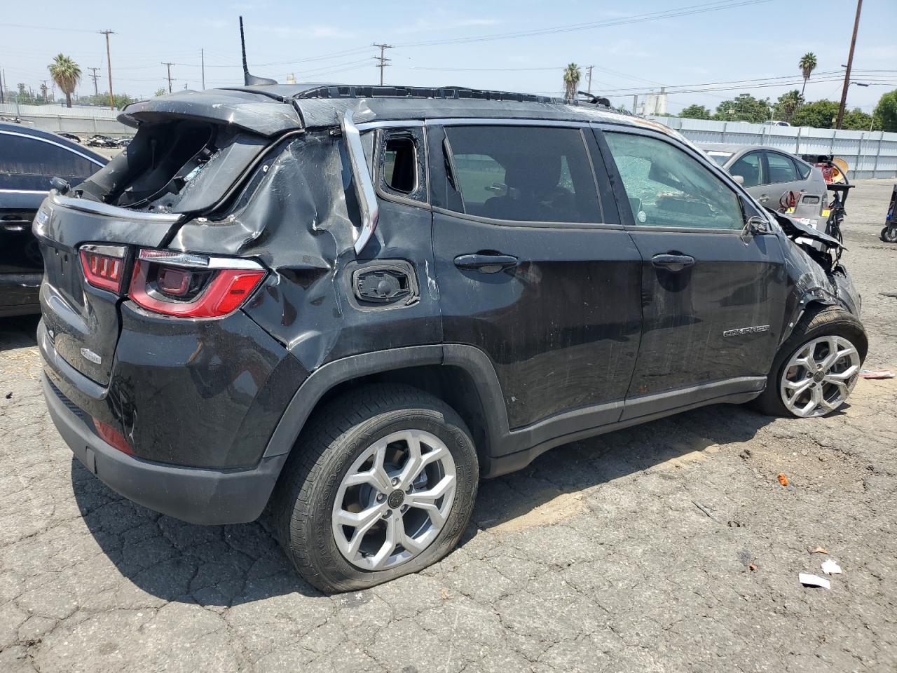 2025 Jeep Compass Latitude - Фото 3