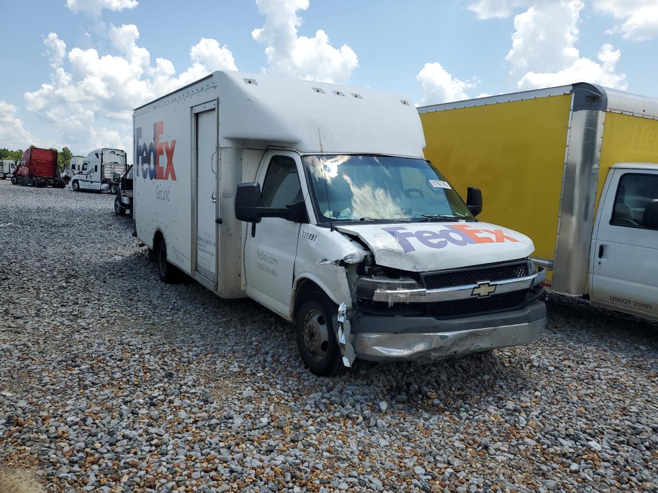 2017 Chevrolet Express G3500 - Фото 4