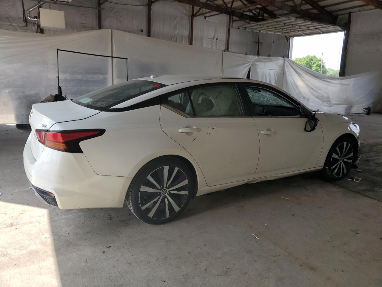 2020 Nissan Altima Sr - Фото 3