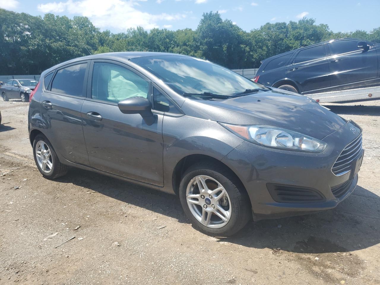 2019 Ford Fiesta Se - Image 4