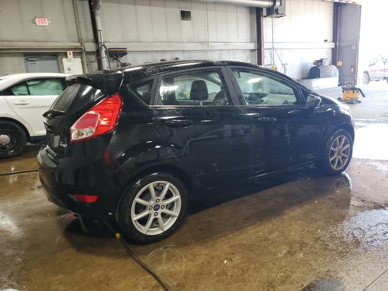 2019 Ford Fiesta Se - Image 3