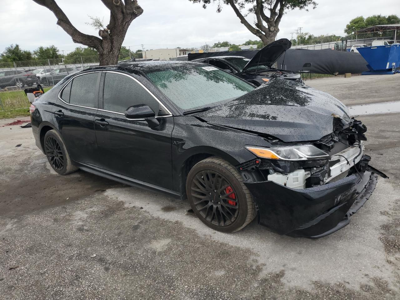 2020 Toyota Camry Se - Фото 4