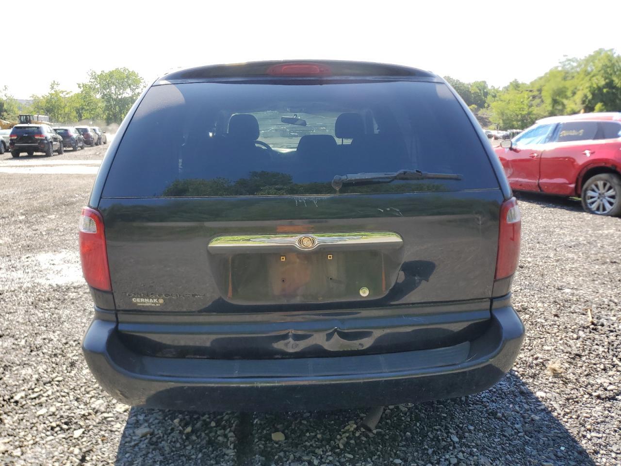 2006 Chrysler Town & Country - Image 6
