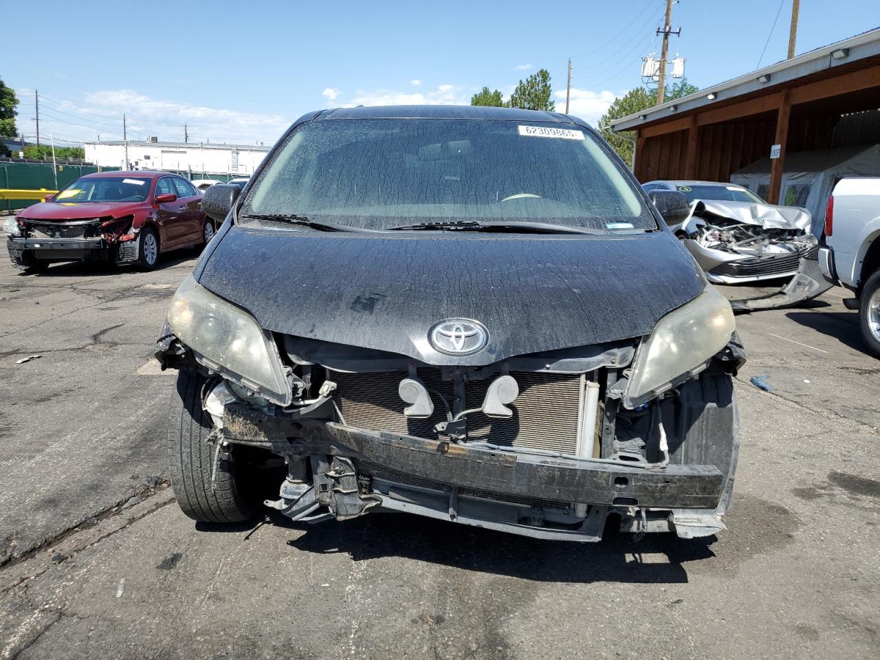 2014 Toyota Sienna Sport - Image 5