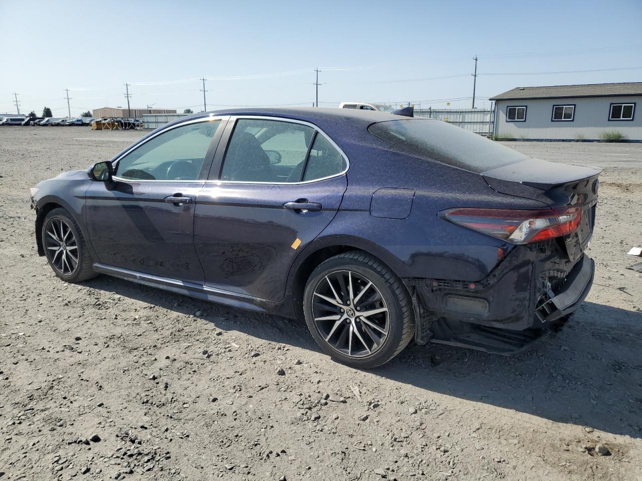 2021 Toyota Camry Se - Фото 2
