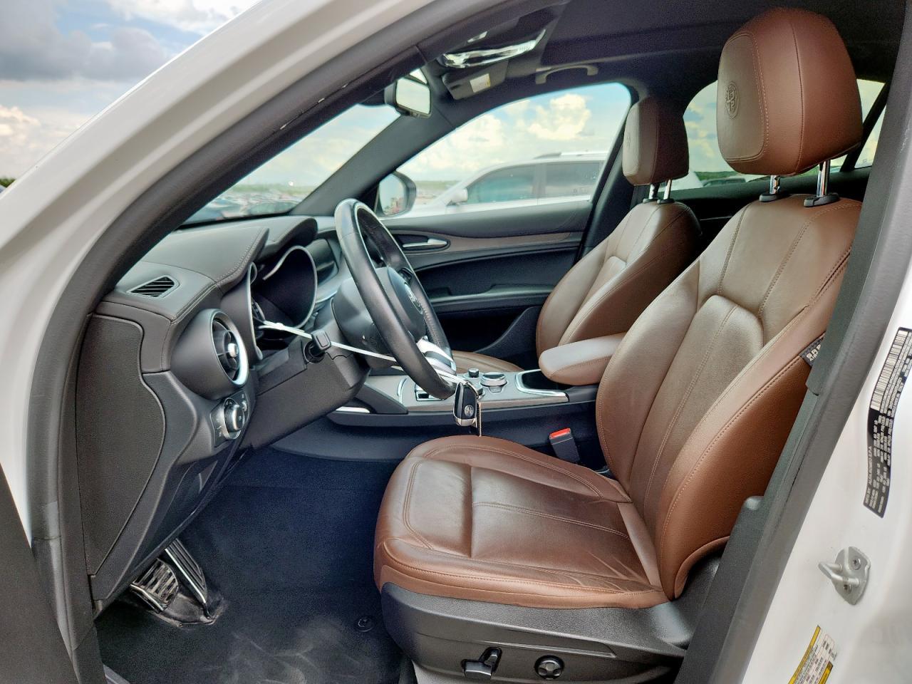 2022 Alfa Romeo Stelvio Ti - Image 7