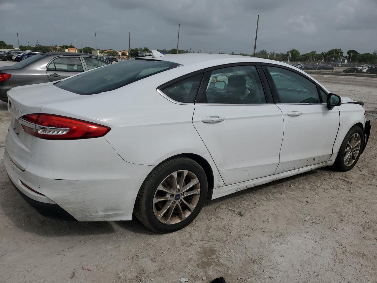 2020 Ford Fusion Se - Фото 3