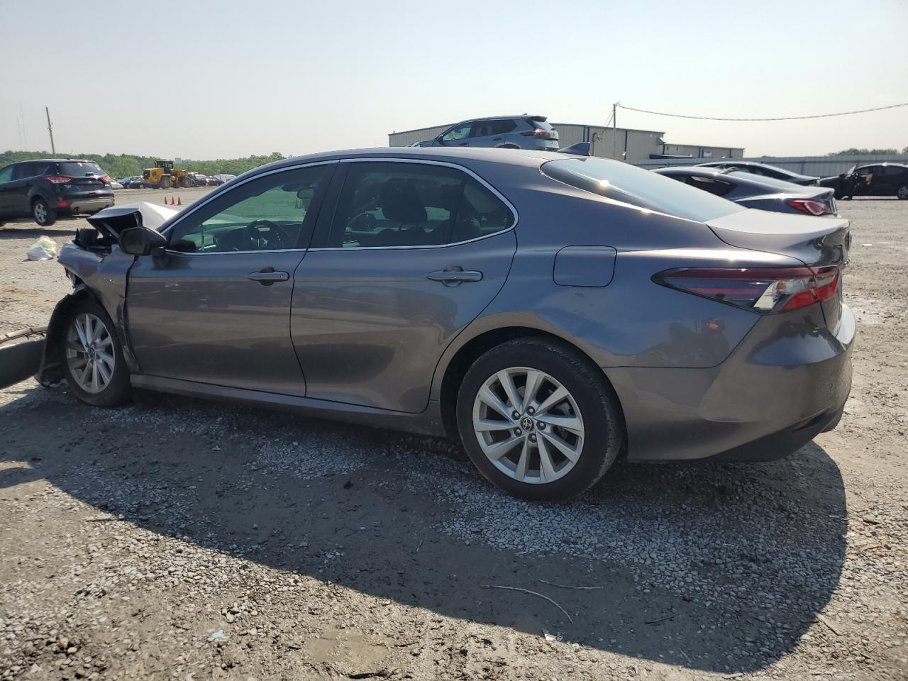 2023 Toyota Camry Le - Фото 2