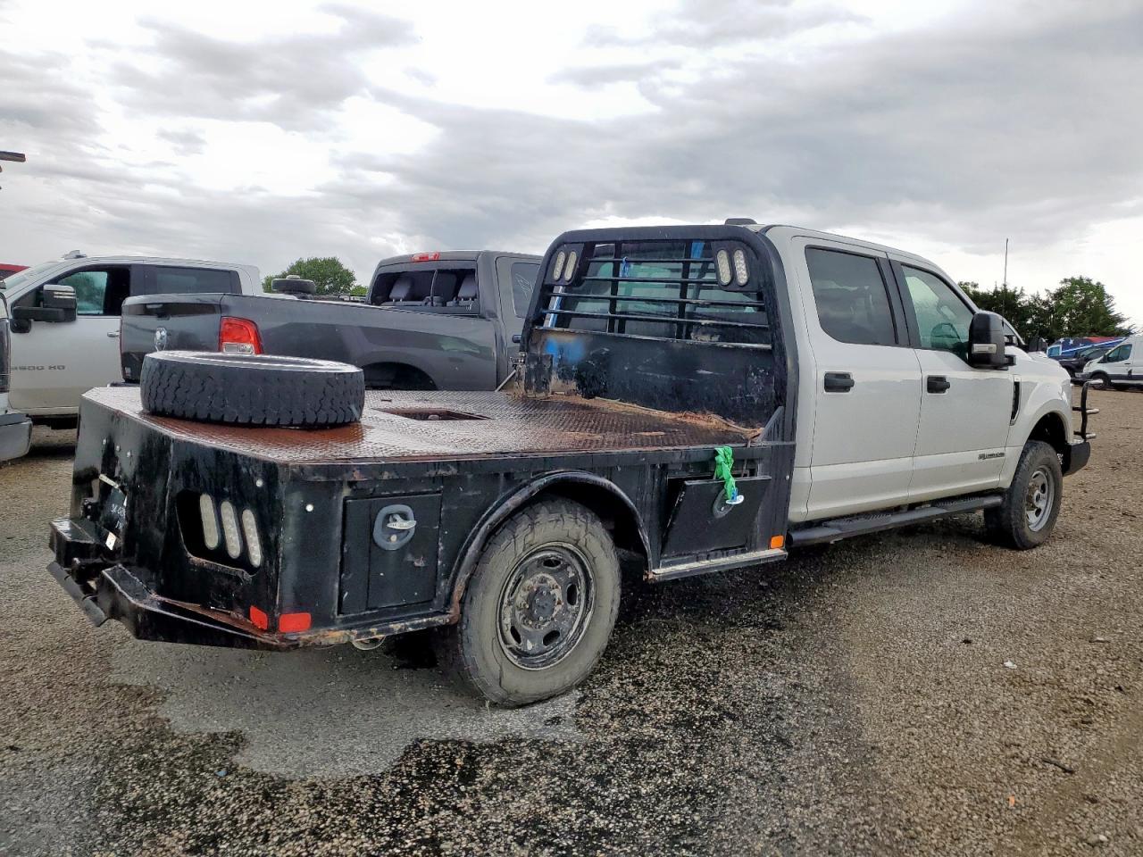 2022 Ford F250 Super Duty - Фото 4