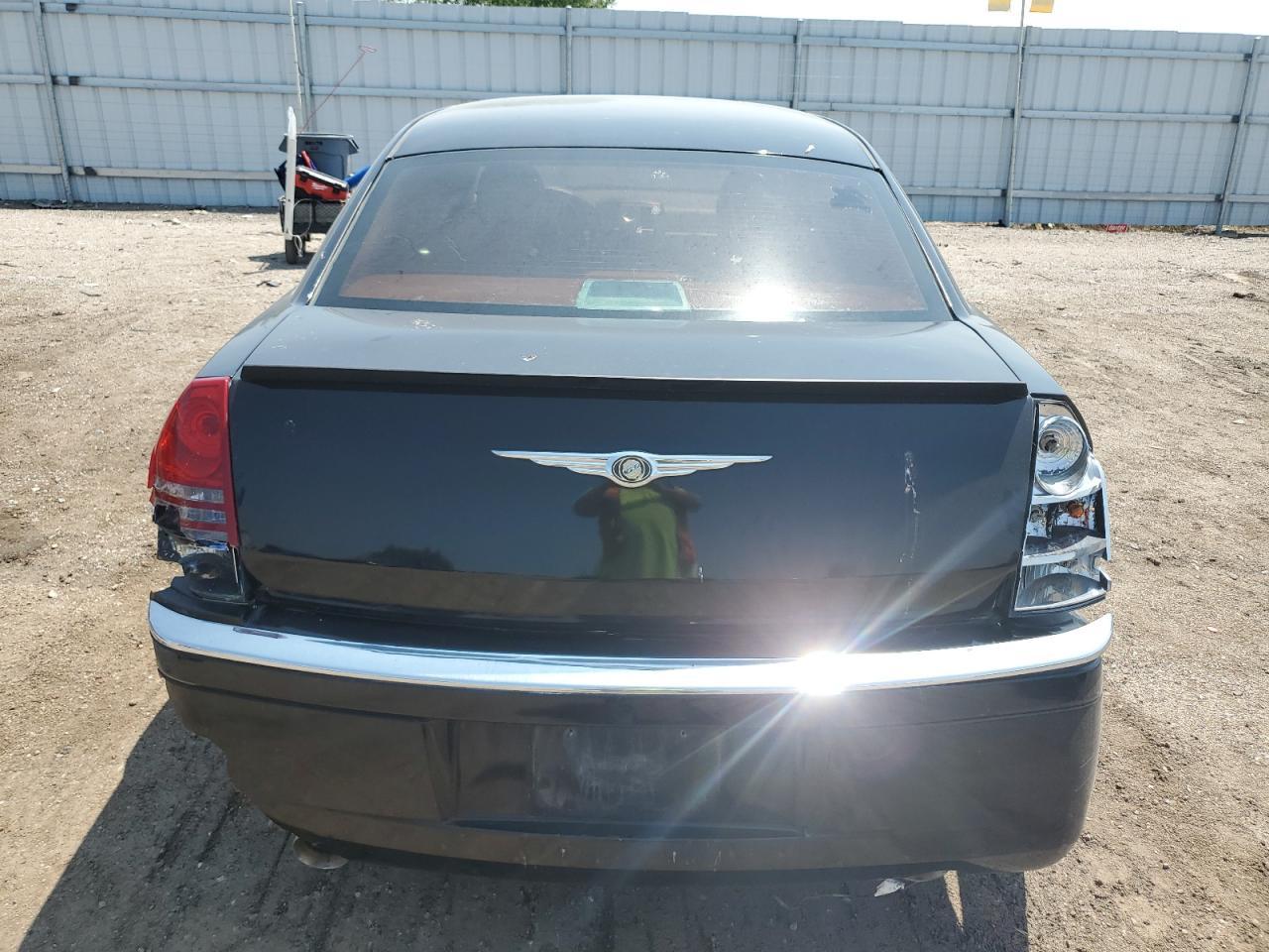 2006 Chrysler 300C - Image 6