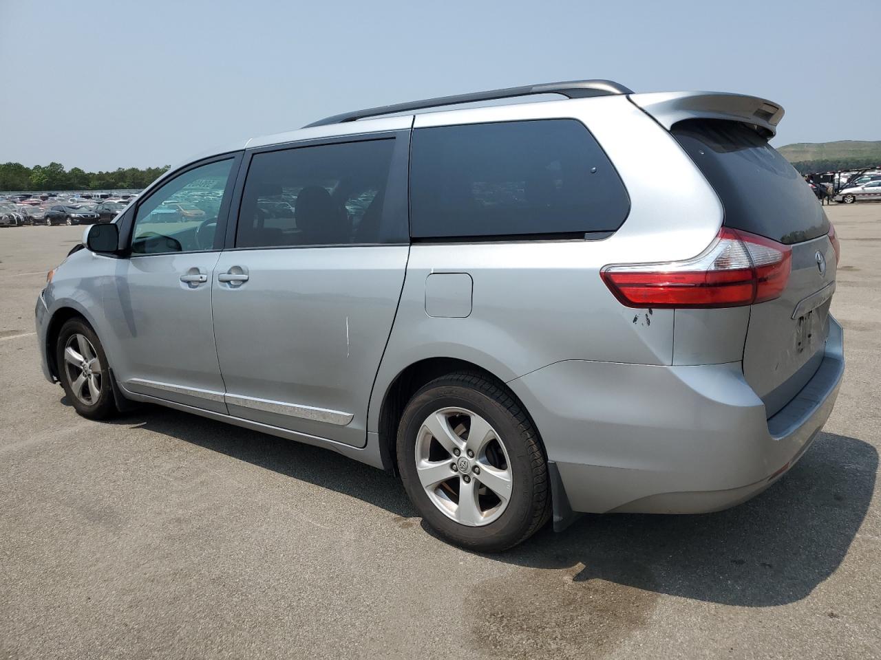 2016 Toyota Sienna Le - Image 2