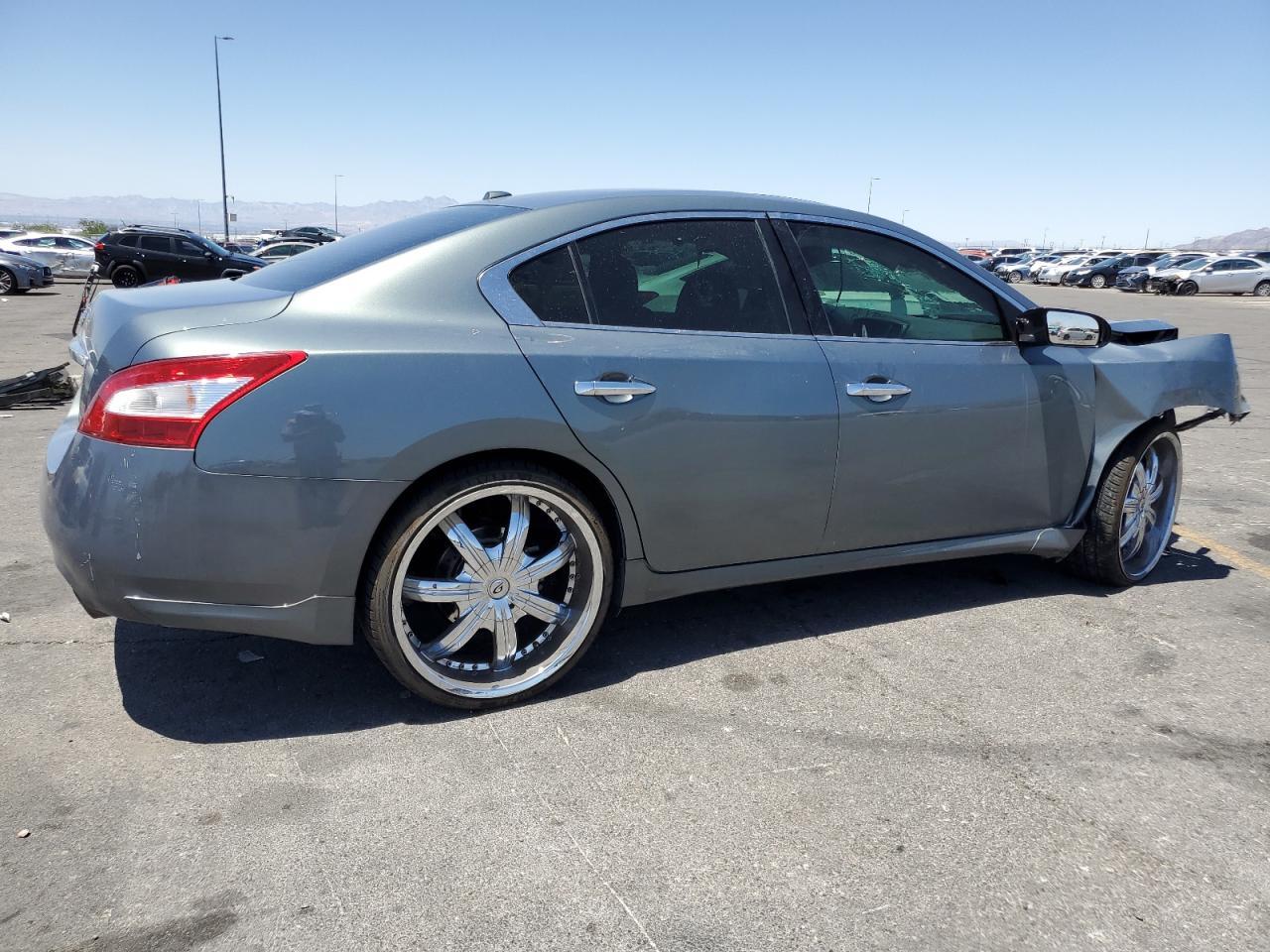 2010 Nissan Maxima S - Image 3