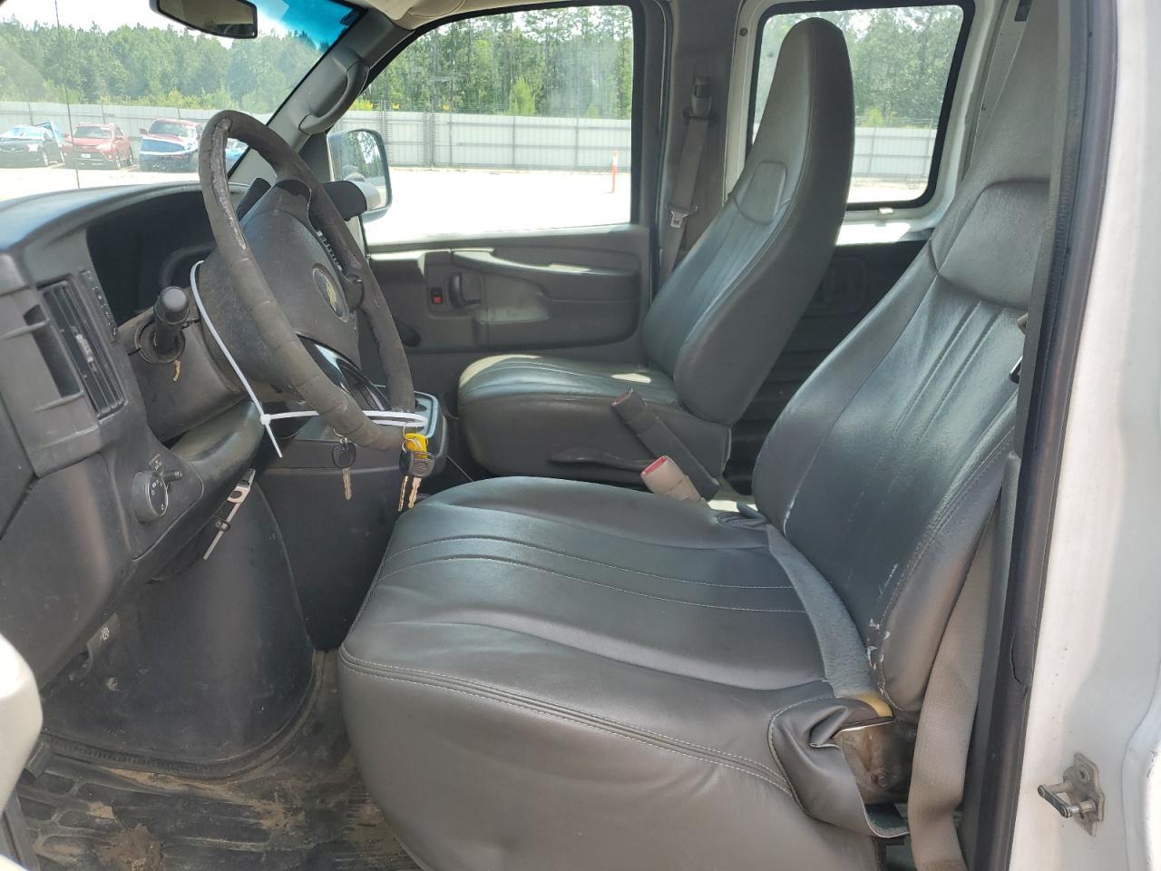 2010 Chevrolet Express G2500 - Image 7