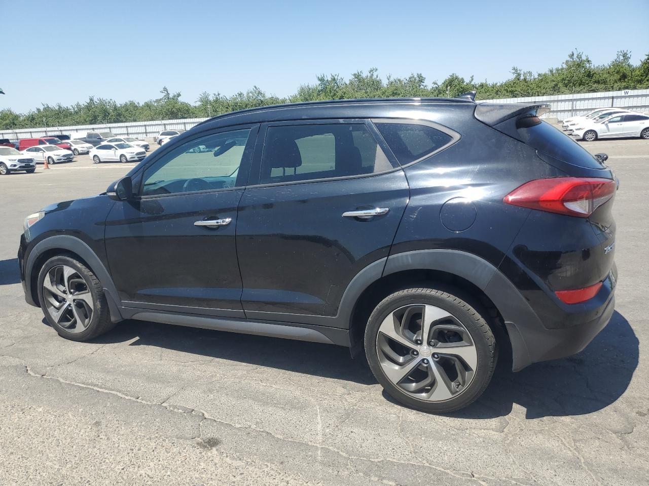 2016 Hyundai Tucson Limited - Image 2