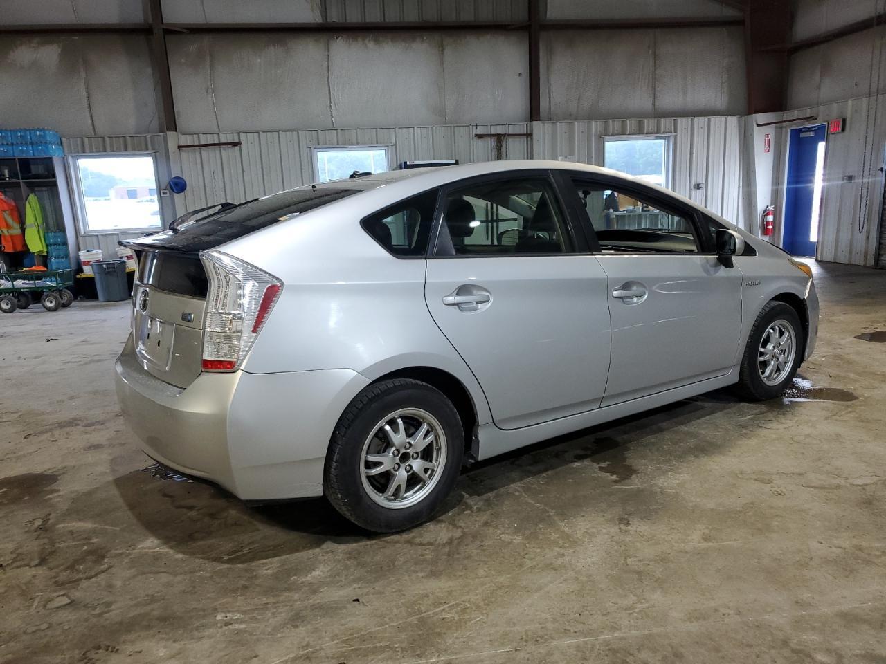 2010 Toyota Prius - Image 3
