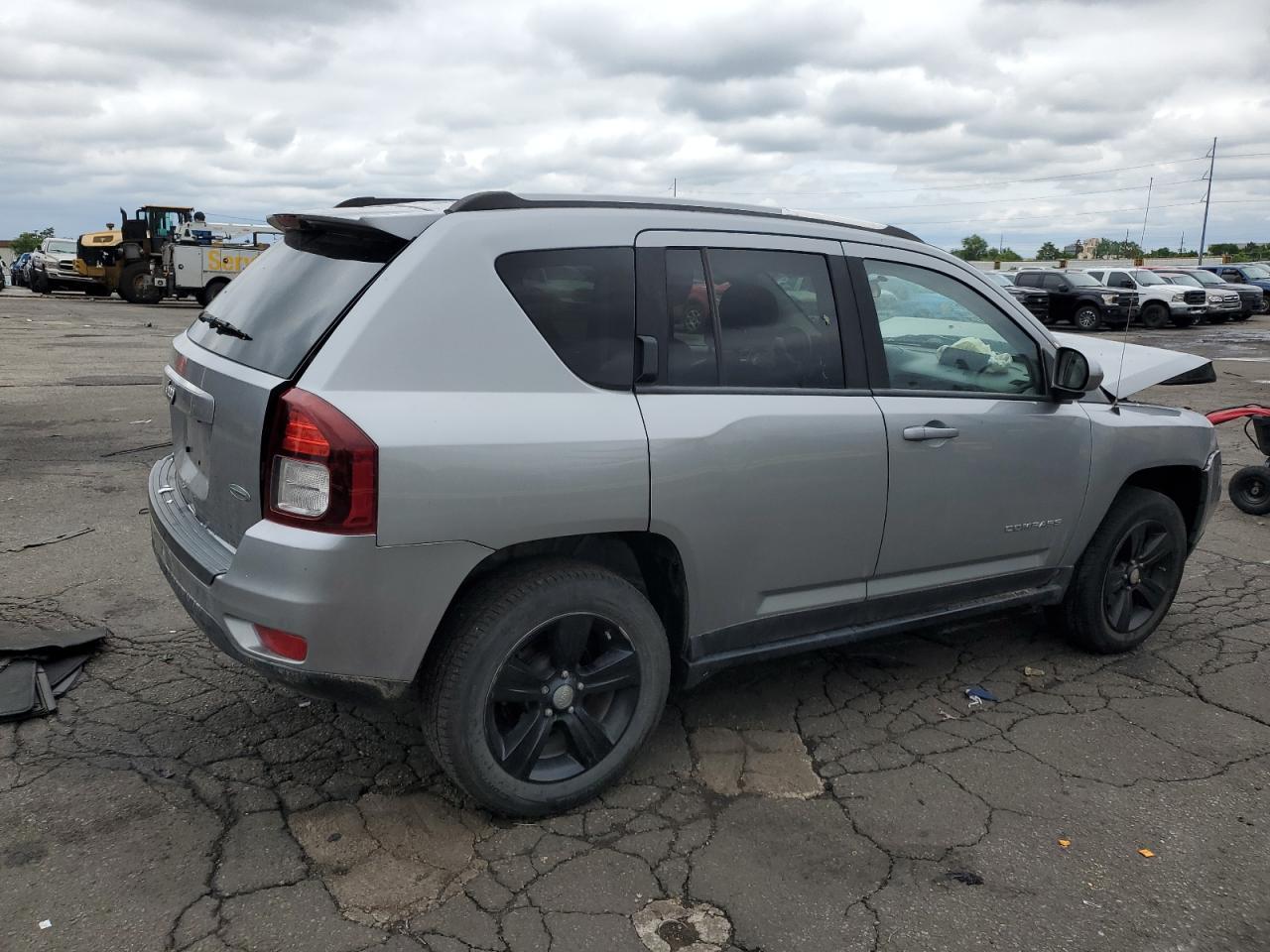 2015 Jeep Compass Latitude - Фото 3