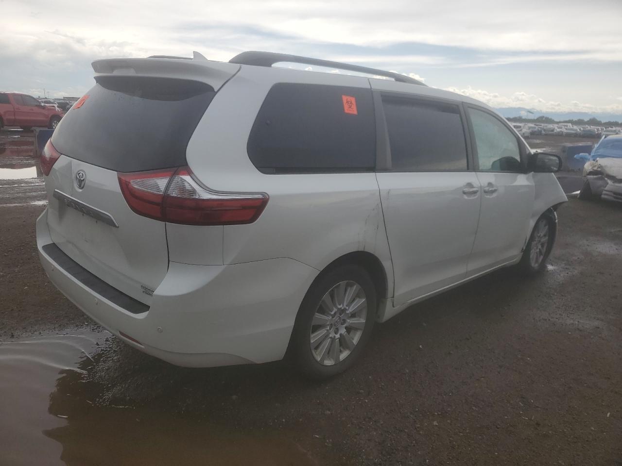 2015 Toyota Sienna Xle - Фото 3