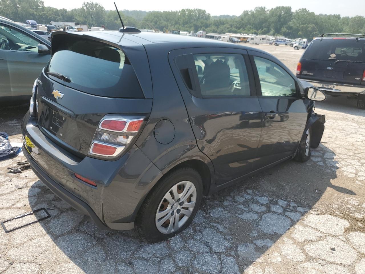 2020 Chevrolet Sonic - Фото 3