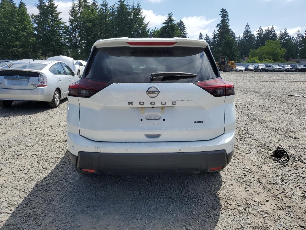 2025 Nissan Rogue S - Image 6