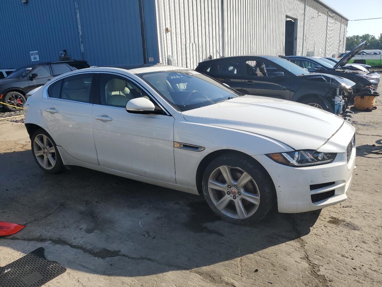 2018 Jaguar Xe Prestige - Фото 4