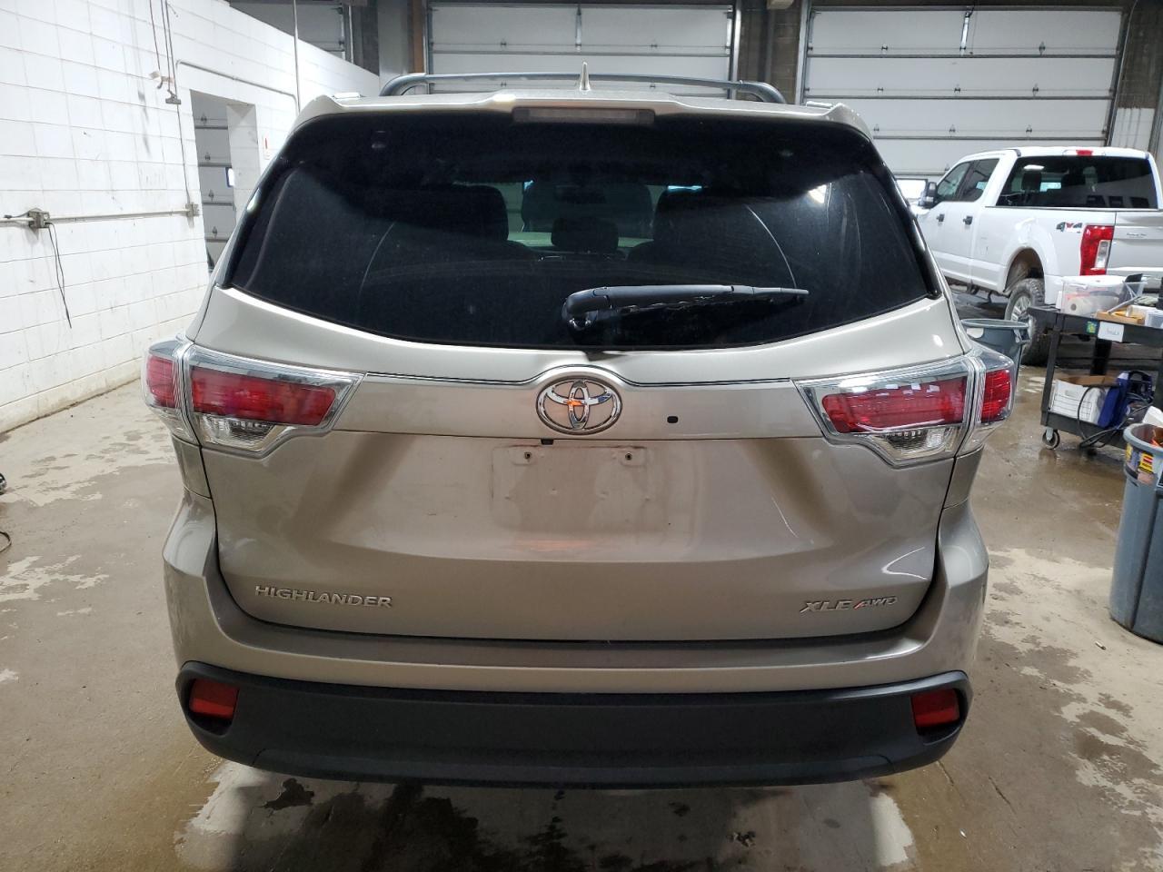 2016 Toyota Highlander Xle - Image 6
