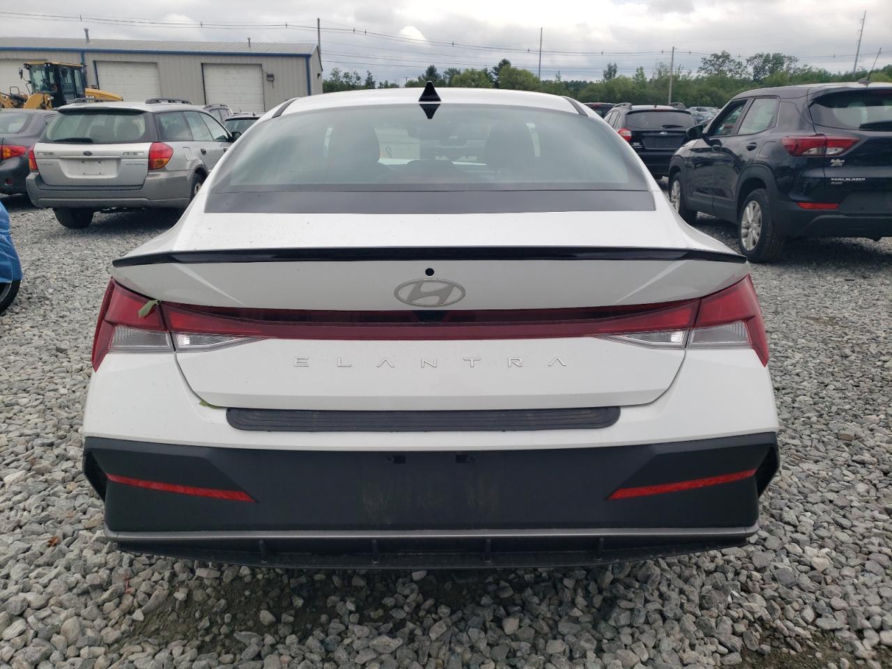 2025 Hyundai Elantra Sel Sport - Image 6