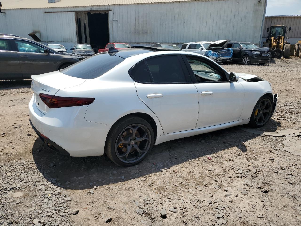 2017 Alfa Romeo Giulia Ti Q4 - Image 3