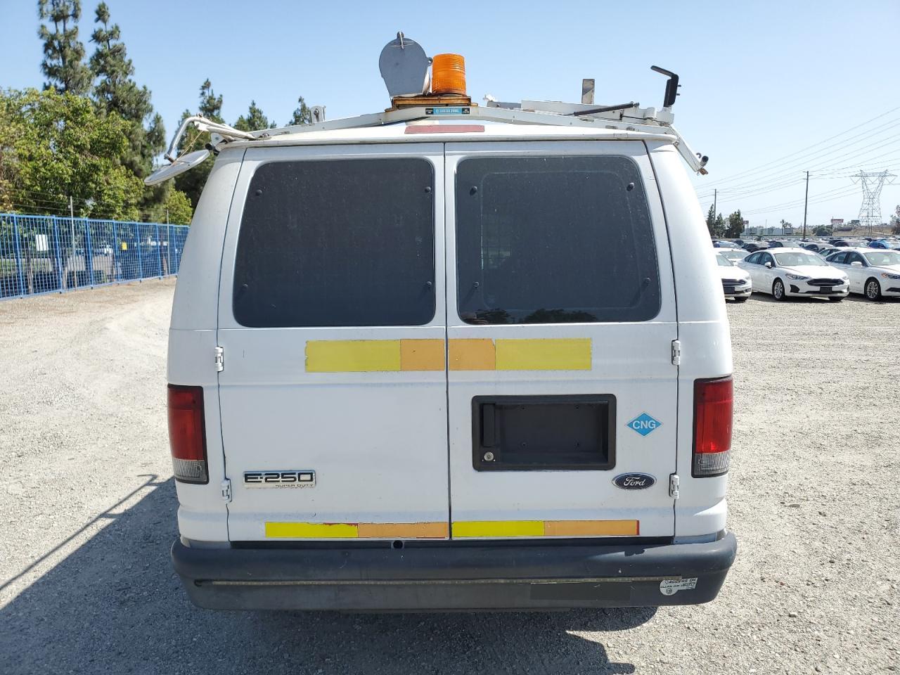 2010 Ford Econoline E250 Van - Фото 6