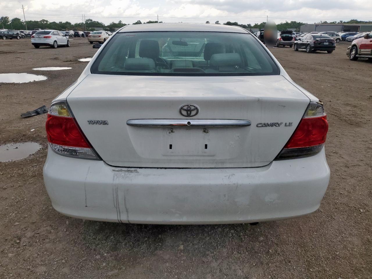 2005 Toyota Camry Le - Image 6