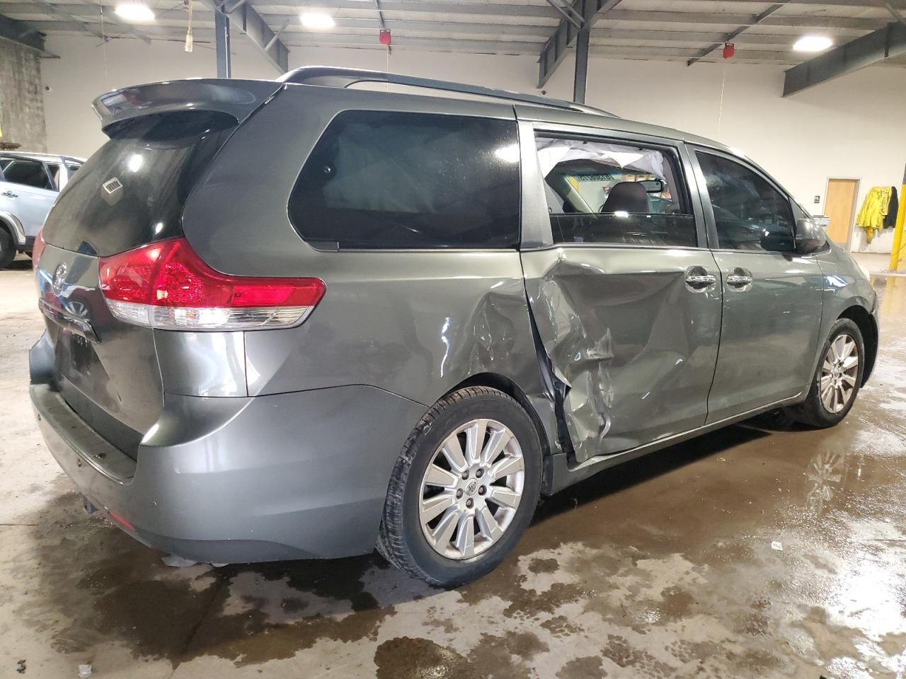 2012 Toyota Sienna Xle - Фото 3