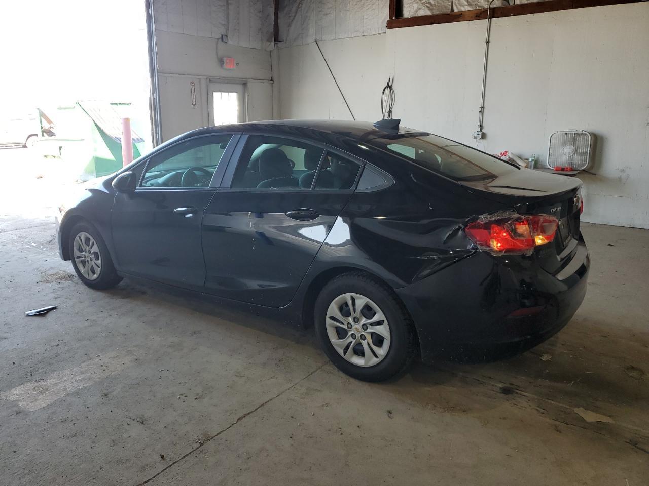2019 Chevrolet Cruze - Фото 2