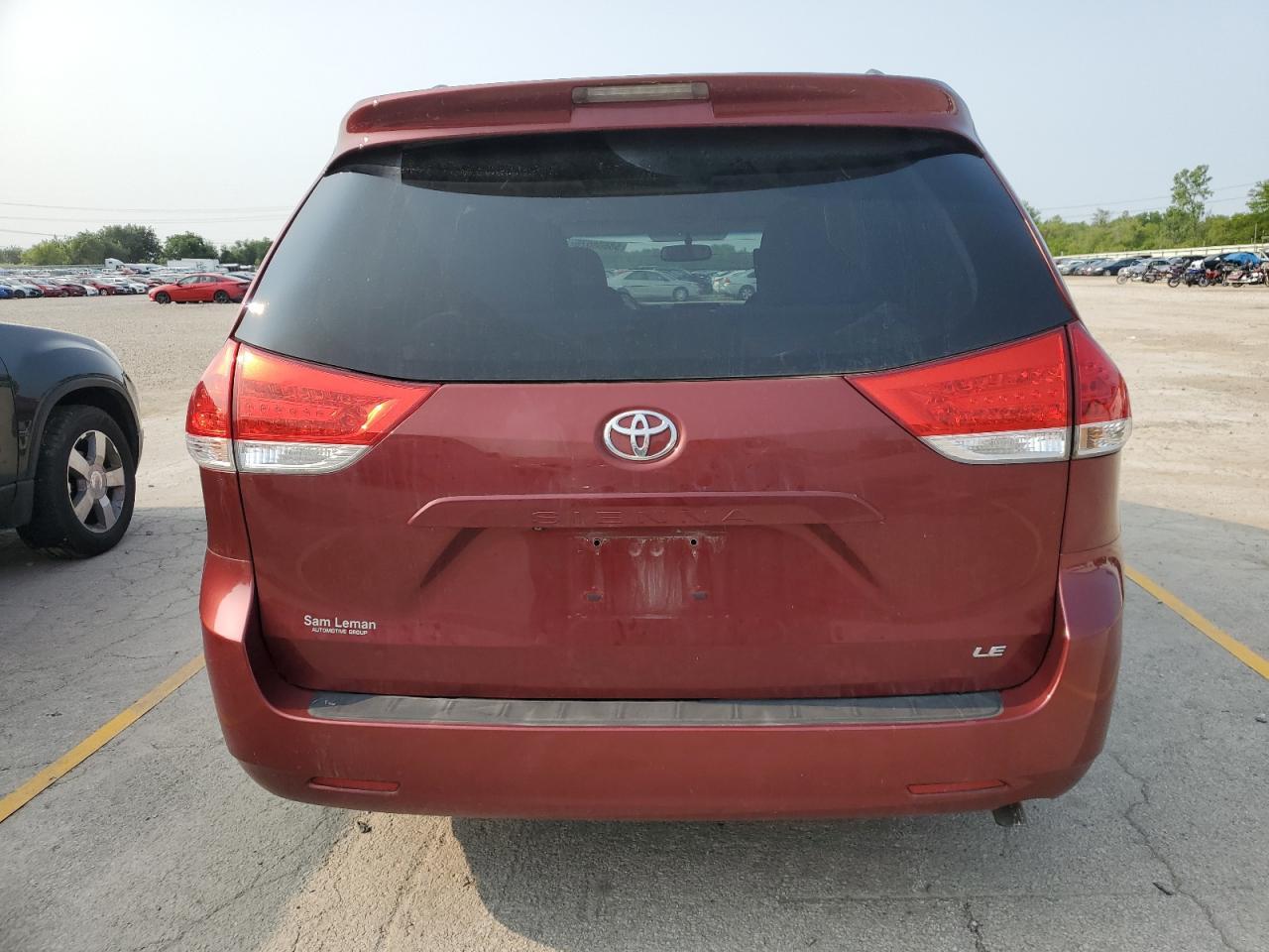 2014 Toyota Sienna Le - Фото 6