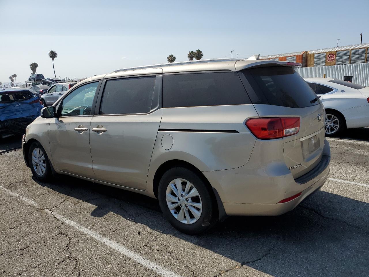 2016 Kia Sedona Lx - Image 2