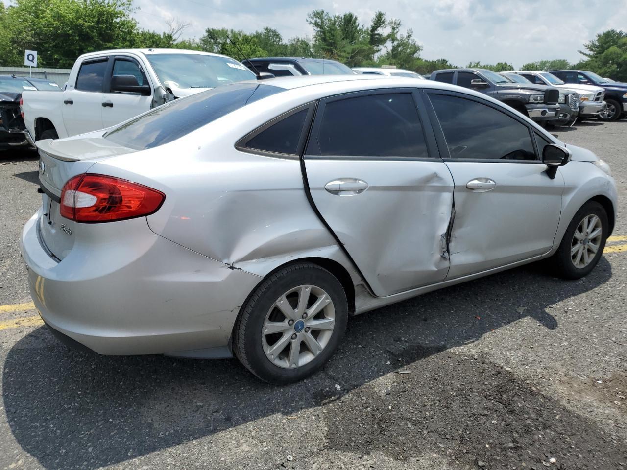 2012 Ford Fiesta Se - Фото 3