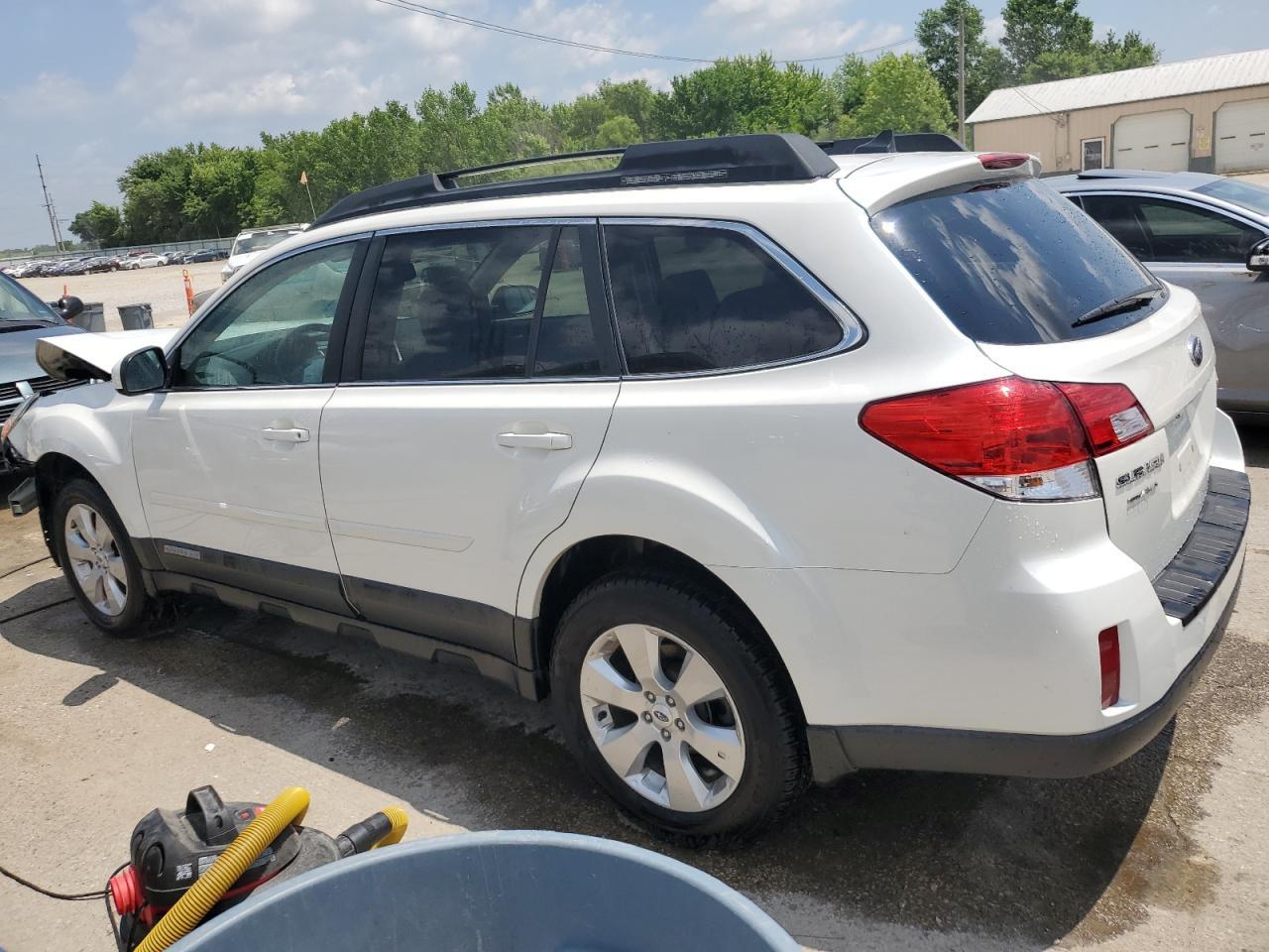 2012 Subaru Outback 2.5I Limited - Image 2