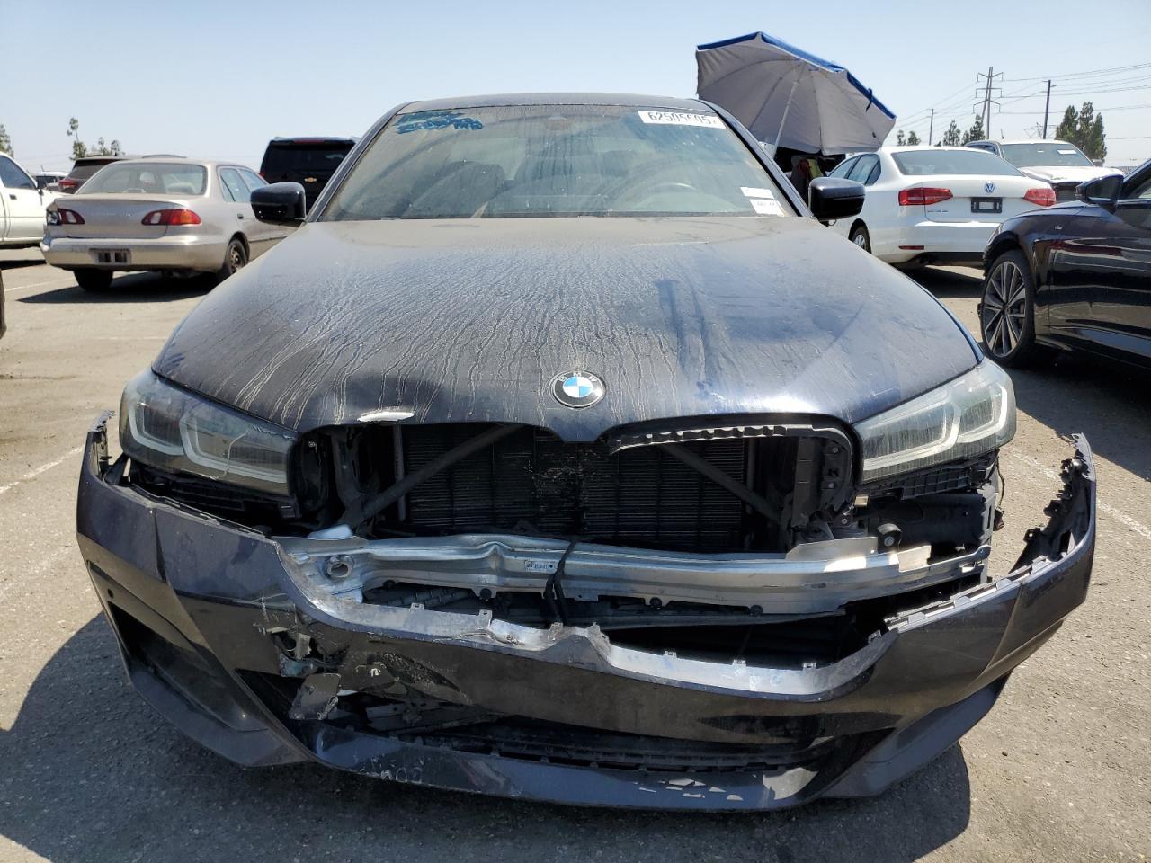 2021 BMW 530E - Фото 5