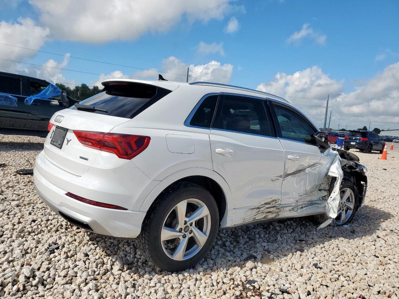2021 Audi Q3 Premium 40 - Фото 3