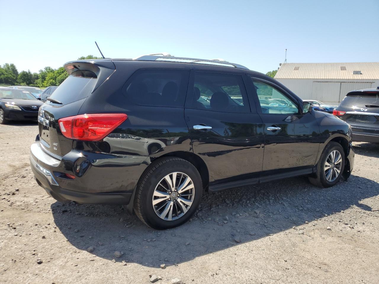 2017 Nissan Pathfinder S - Фото 3