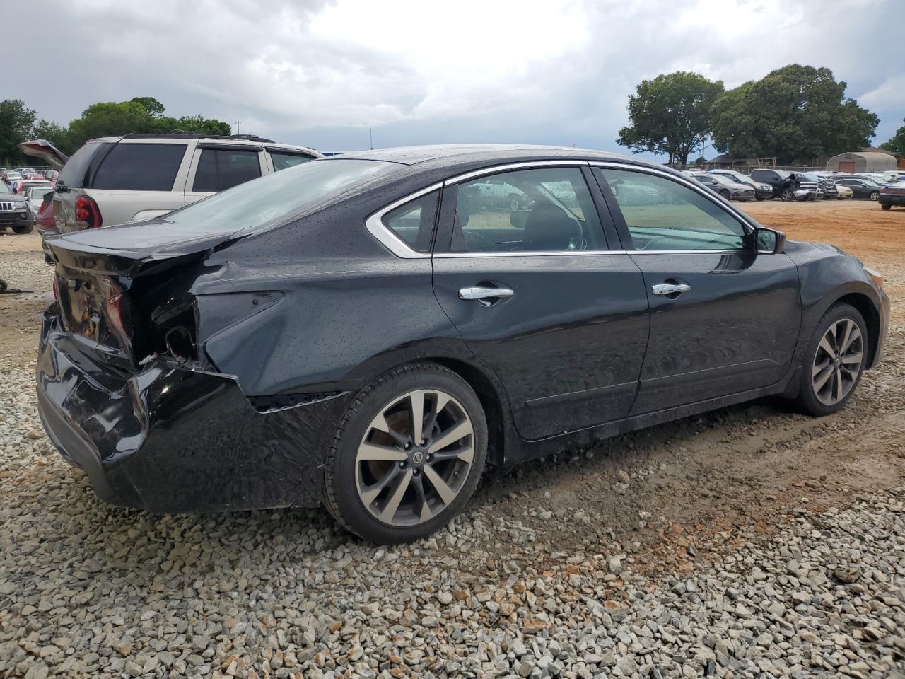 2017 Nissan Altima 2.5 - Image 3